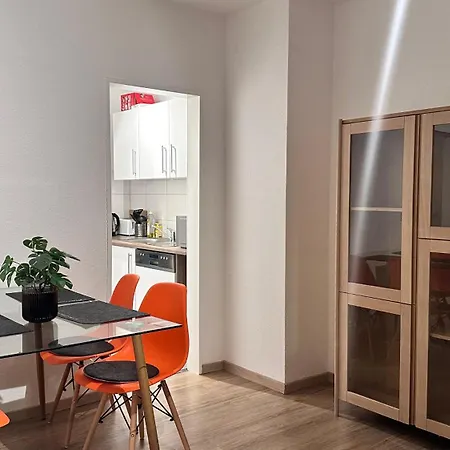 Apartment New! Modernes 2 Zimmer Apartment, Zentral, 6 Personen Essen